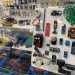 Tambone ci mostra con una scheda Arduino, fatta da una serie di componenti elettroniche dotate di un microcontrollore